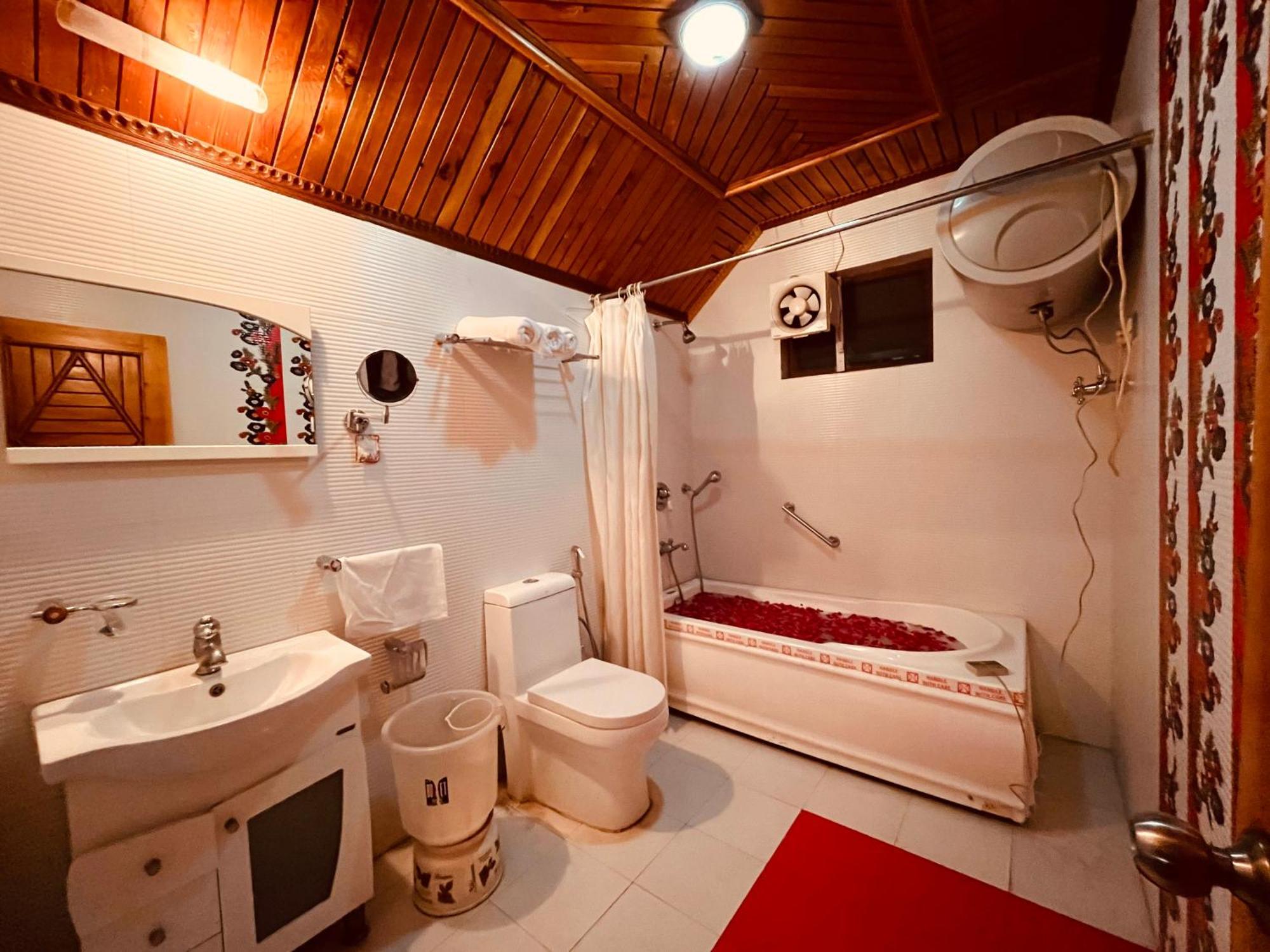 Hotel Hill View, Mussoorie - Near Jw Marriott Mussoorie, M 77377-32479 Esterno foto