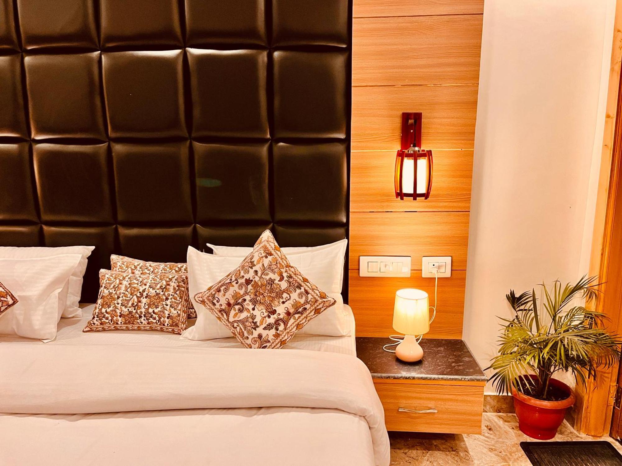 Hotel Hill View, Mussoorie - Near Jw Marriott Mussoorie, M 77377-32479 Esterno foto